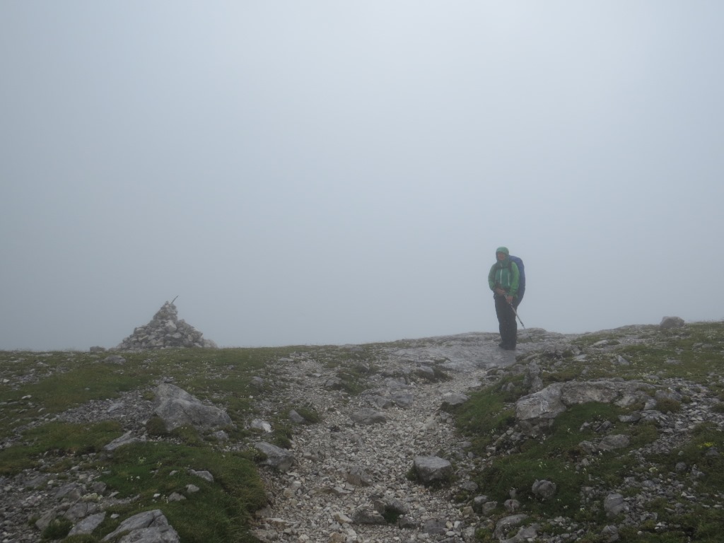 auf dem Lafatscherjoch 2081 m.ü.M. Wir haben nun das Karwendelgebirge hinter uns. Schade, viel haben wir davon nicht gesehen