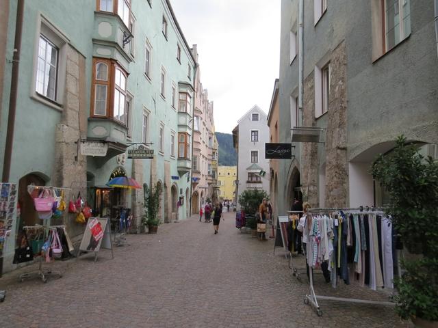 nach 14 km, 5 Std, 350m aufwärts und 1550m abwärts, erreichen wir Hall im Tirol