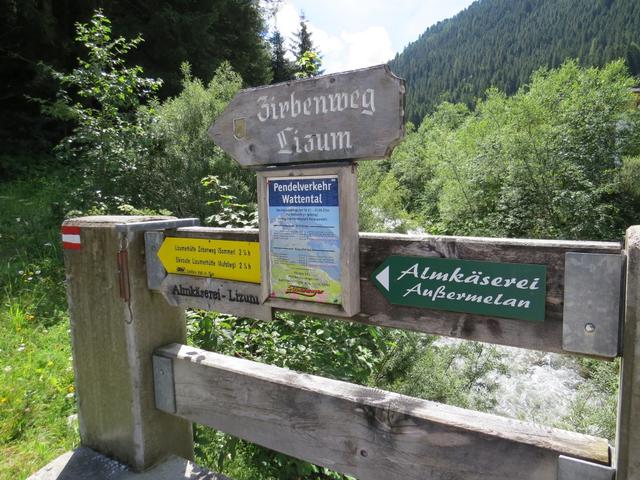 beim Lager Walchen 1410 m.ü.M. biegen wir in den Zirbenweg ein