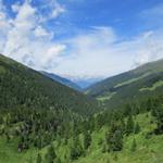 Blick zurück ins Wattental. Am Horizont das Karwendel