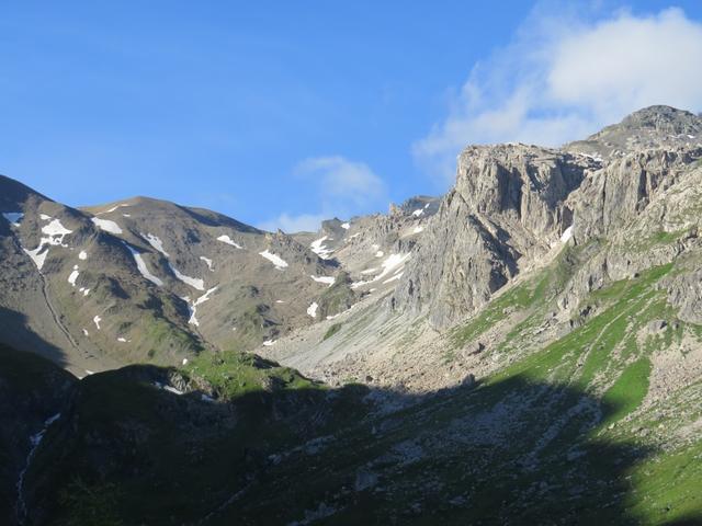 Blick hinauf zum Geierjoch. Dort hinauf führt uns unsere heutige Wanderung