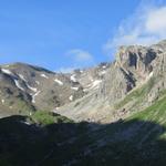 Blick hinauf zum Geierjoch. Dort hinauf führt uns unsere heutige Wanderung