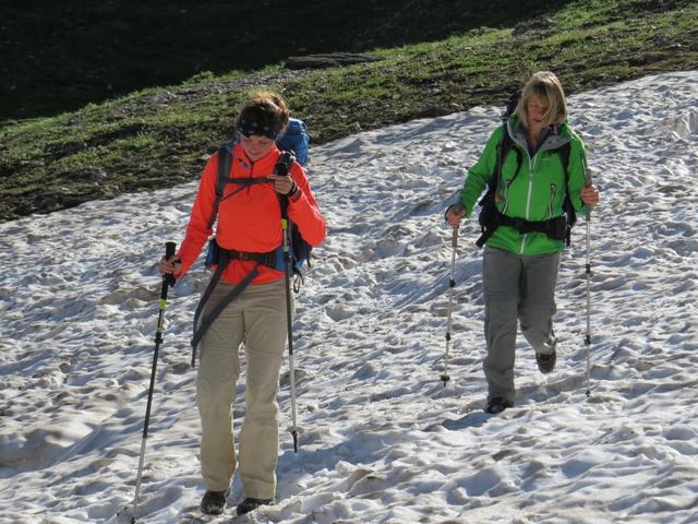 Clarissa und Mäusi auf dem Altschneefeld