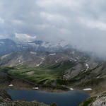 Breitbildfoto mit Blick zum Junsee und Olperer