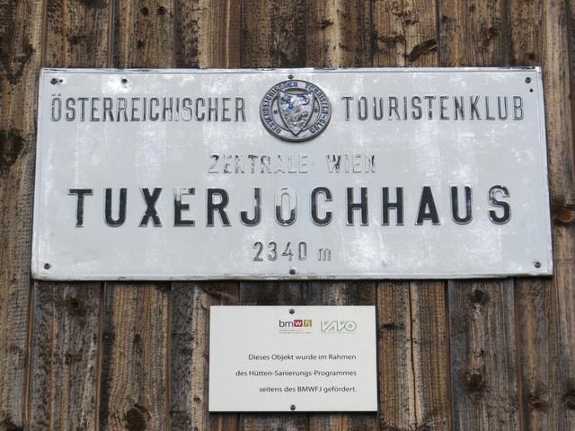 nach 11 km, 7 1/2 Std, 1150m aufwärts und 880m abwärts, erreichen wir das Tuxer-Joch Haus