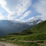 das Wetter sieht nicht schlecht aus. Wir beschliessen die Friesenbergscharte zu erklimmen
