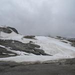 bei der Bergstation biegen wir links ab und lassen die Tuxer Ferner Skipisten rechts liegen