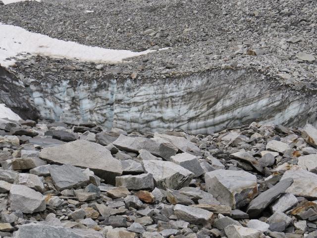 zum teil ist der Gletscher ersichtlich. Er ist mit einer meterdicken Geröllschicht überdeckt