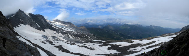 Breitbildfoto von der Friesenbergscharte aus gesehen mit Blick zum Tuxer Ferner Gletscher und Olperer