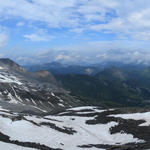 Breitbildfoto von der Friesenbergscharte aus gesehen mit Blick zum Tuxer Ferner Gletscher und Olperer