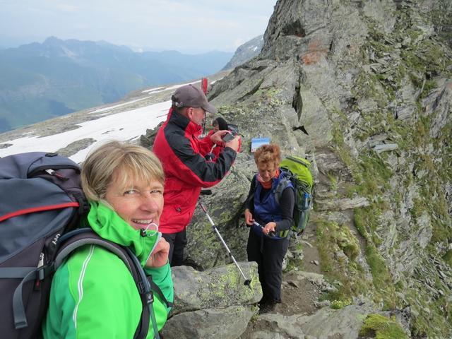 auf der Friesenbergscharte. Der Durchgang ist nur ca. 2m breit. Hier oben ist nur sehr begrenzt Platz zum Rasten vorhanden