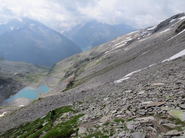 über Geröll führt uns der Weg zur Weggabelung bei Punkt 2676 m.ü.M.