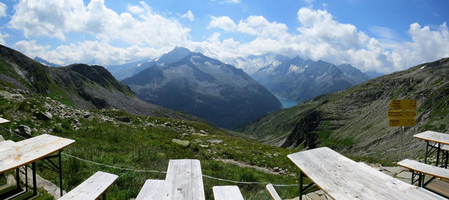 Breitbildfoto mit Ausblick vom Friesenberg Haus