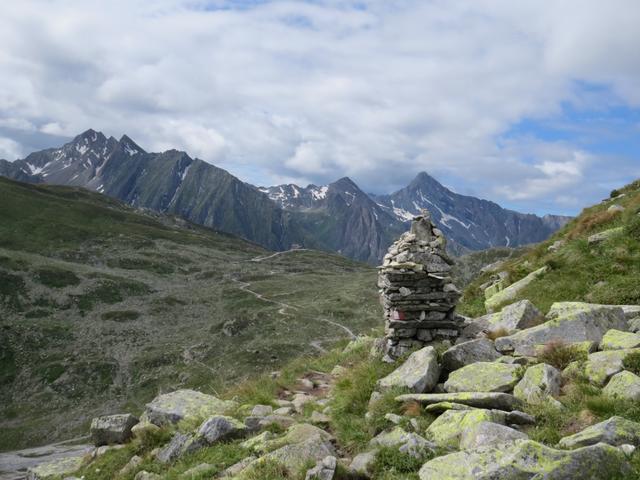 am Horizont taucht der Pfitscherjoch auf