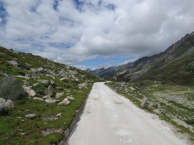 wir haben das Pfitscherjoch Haus verlassen und laufen nun runter nach Stein