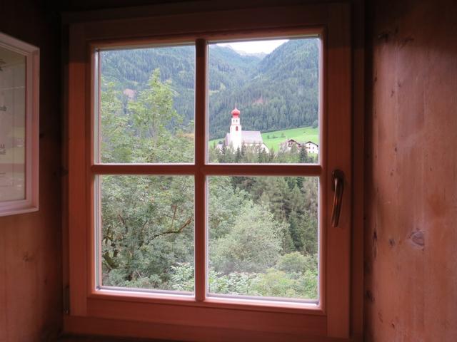 der Blick vom Schlafzimmer aus, führt direkt auf die Kirche von Pfunders