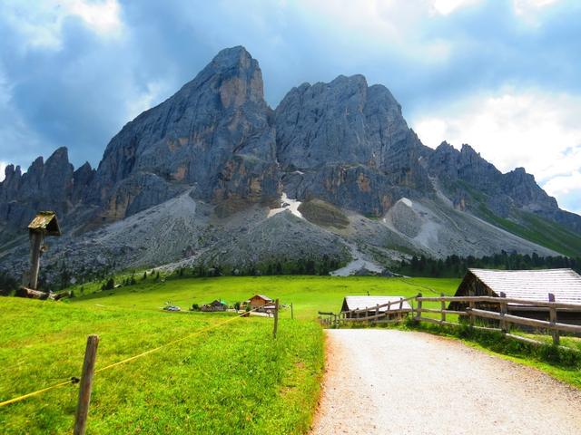 nun steht sie vor uns. Die imposante Nordwand des Peitlerkofel