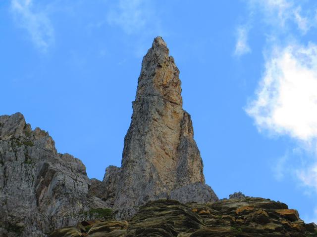 ungewöhnliche Felsformationen ragen in den Himmel