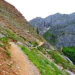 der Bergpfad wird nun steiler