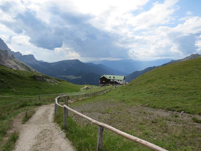 und schon nach ein paar Meter erscheint die Schlüterhütte