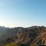 schönes Breitbildfoto mit Sonnenaufgang vom Kreuzkofeljoch aus gesehen