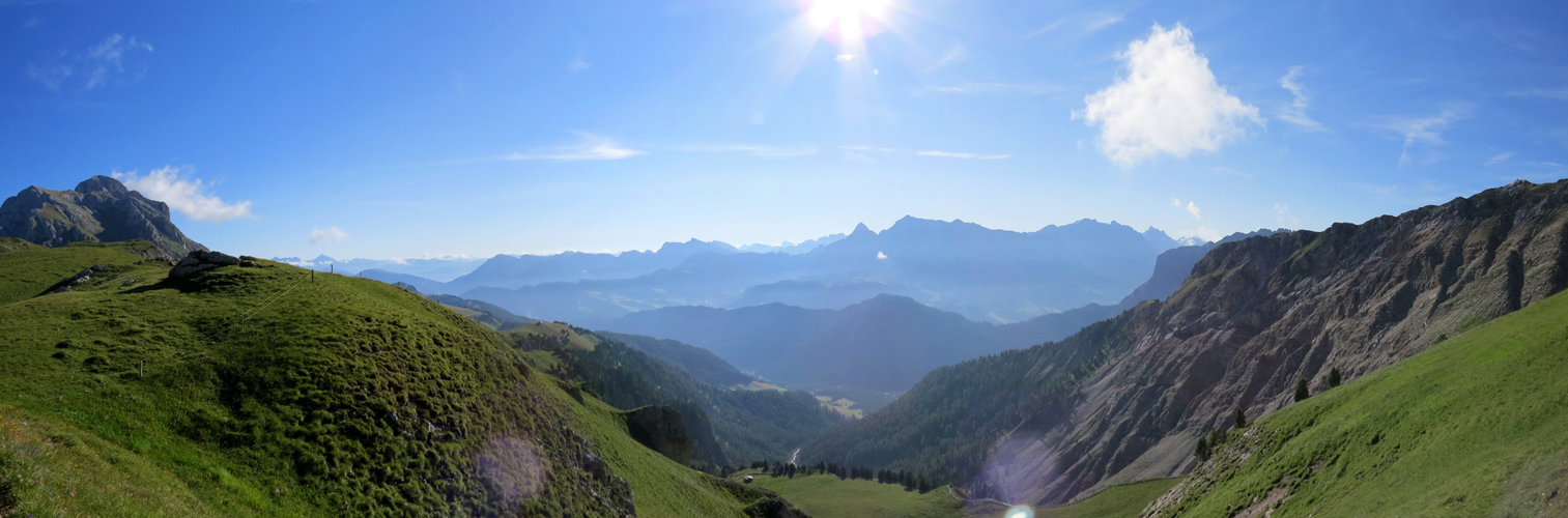 schönes Breitbildfoto vom Bronsoijoch 2421 m.ü.M. aus gesehen