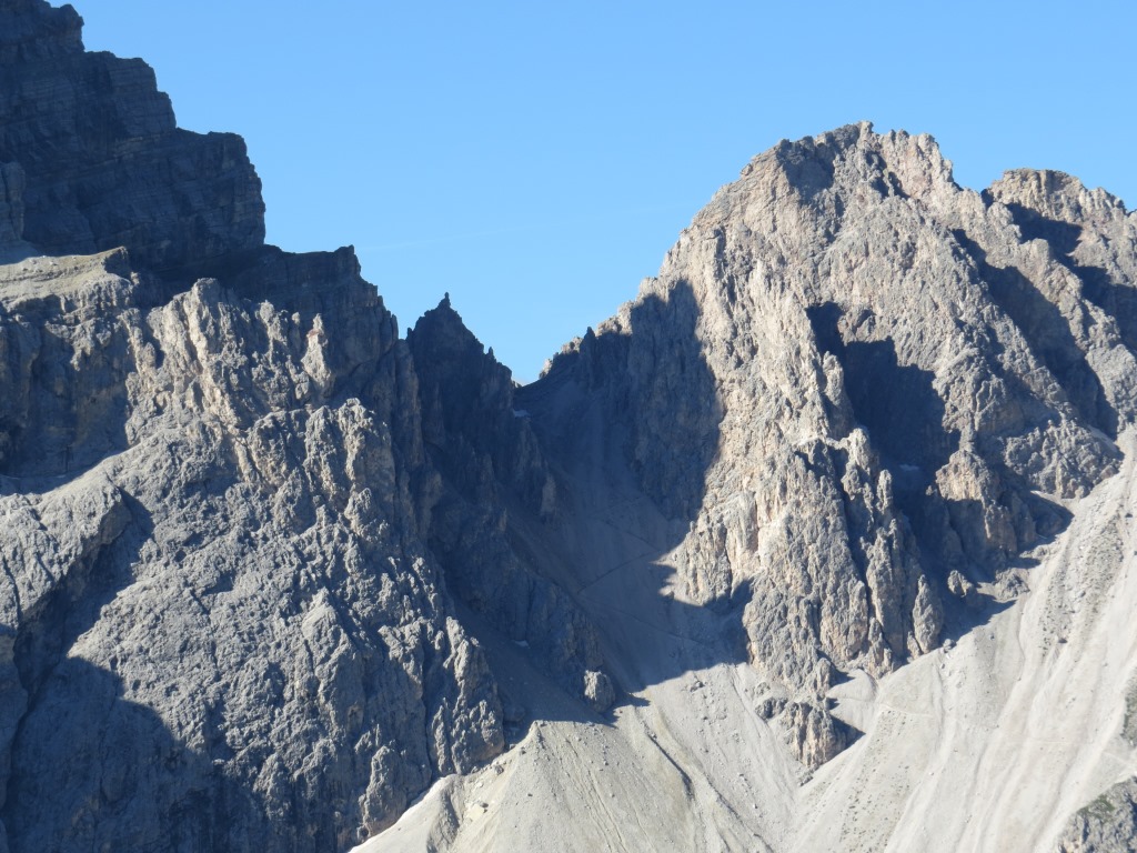 Blick zur Roa-Scharte. Dort hinauf müssen wir