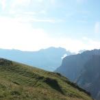 sehr schönes Breitbildfoto vom Kreuzjoch aus gesehen. Ganz links der Peitlerkofel