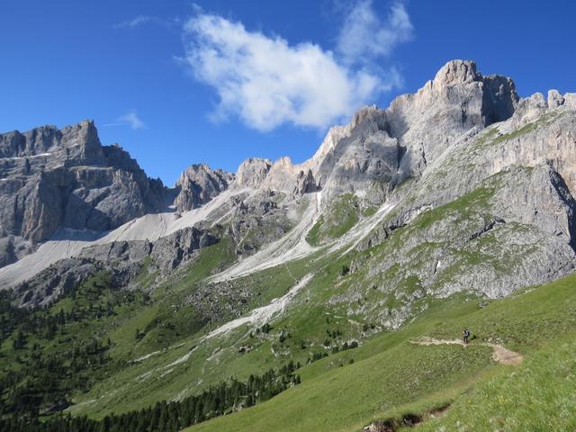 vom Kreuzjoch aus, wird der Bergpfad nun definitiver steiler