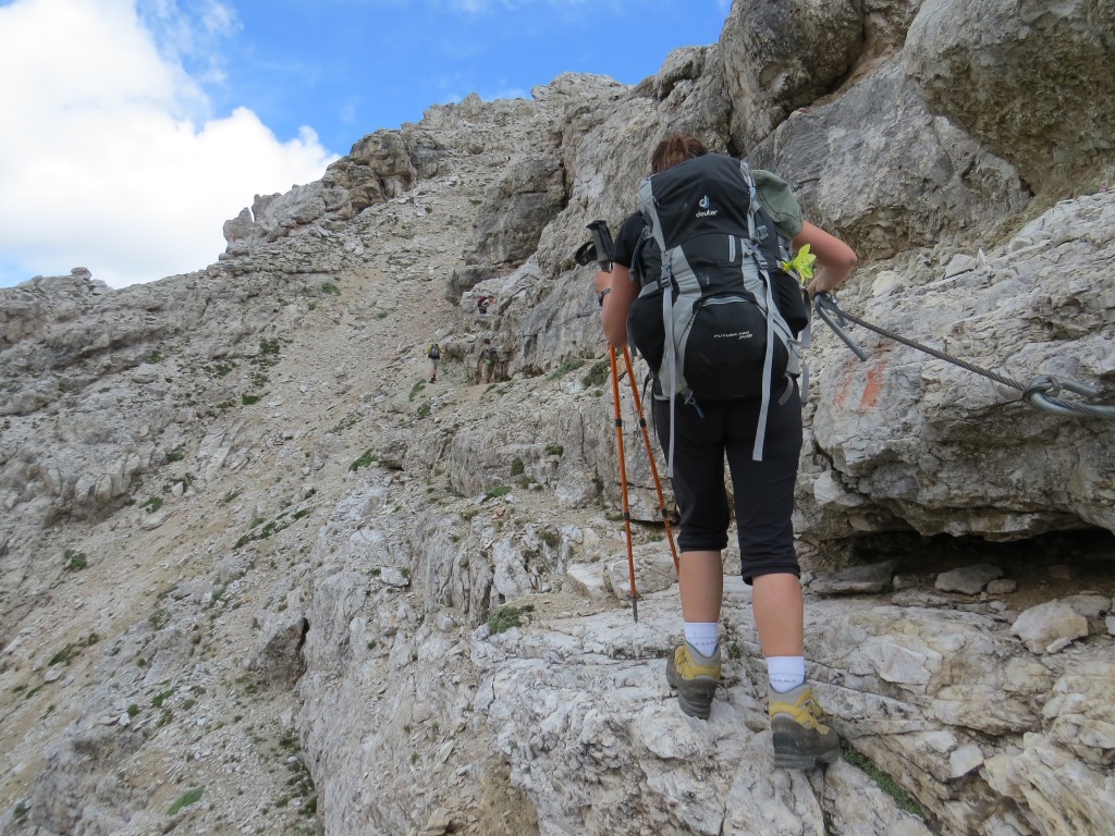 von der Forcella de Sieles führt uns ein stahlseilversicherter Steig weiter aufwärts