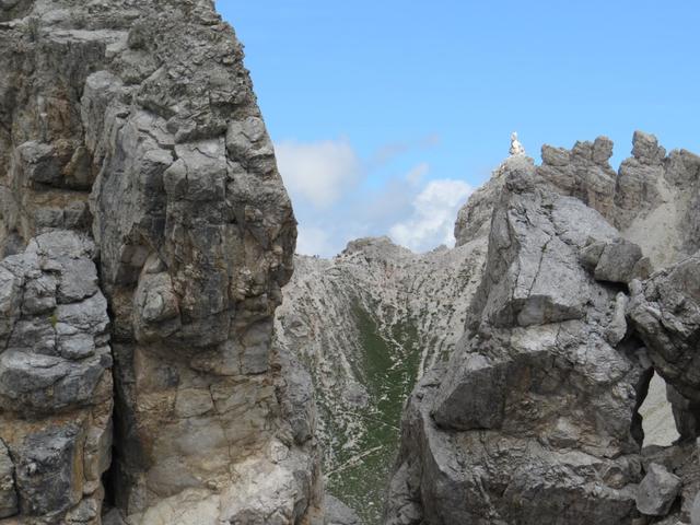 zwischen zwei Felsen konnten wir die Roa-Scharte anschauen