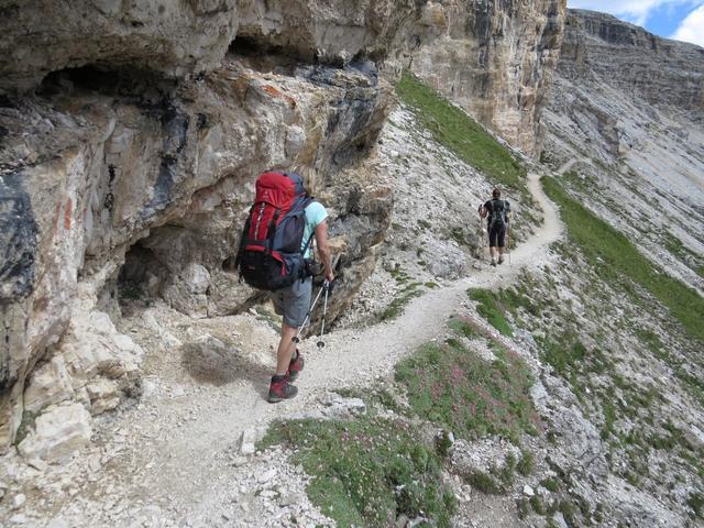 wir durchqueren den Berghang des Piz Duleda