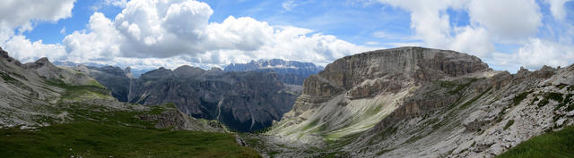 was für ein schönes Breitbildfoto. Am Horizont die Sella Gruppe