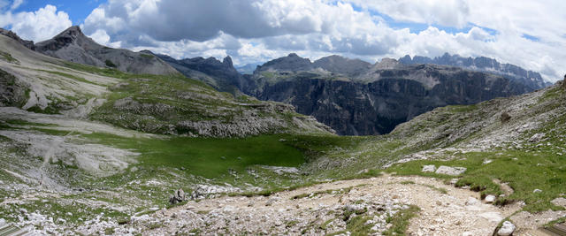 Breitbildfoto der Puezalm