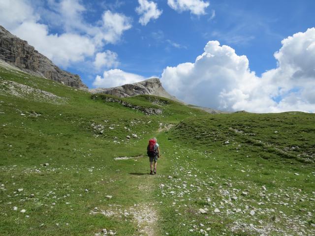 wir befinden uns auf dem Dolomiten Höhenweg 2 und zugleich auch auf dem wunderschönen Grödener-Höhenweg