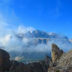 plötzlich taucht vor uns die gewaltige Sella Gruppe auf