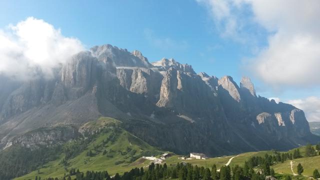 schönes Breitbildfoto der Sella von der Jimmy's Hütte aus gesehen