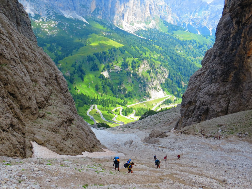 Tiefblick zum Grödner Joch