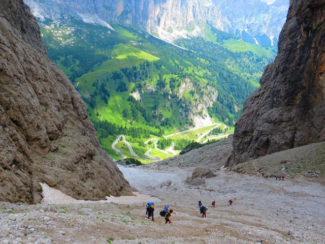 Tiefblick zum Grödner Joch