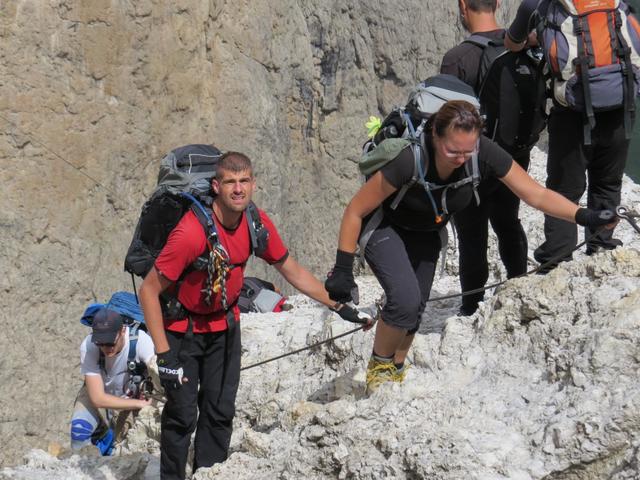 Babsi und Stefan sind Profis, haben sogar die Handschuhe vom Rucksack herausgenommen. Die Hände bedanken sind