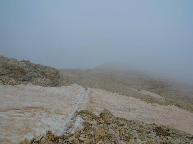 auf der anderen Seite von diesem kleinen Hochplateau geht es wieder abwärts