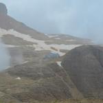 der Rifugio Boè ist in der Ferne ersichtlich. Zuerst geht es aber nochmals abwärts um danach wieder aufzusteigen