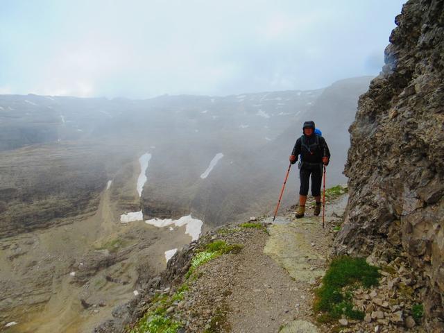 Babsi und nicht nur sie, währe froh jetzt schon im Rifugio Boè zu sein. Es hat nämlich angefangen zu regnen