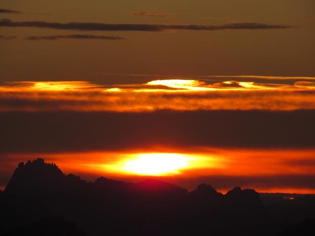 Wolken verdeckten mit der Zeit den Sonnenaufgangang. Das machte uns aber nichts aus. Es war trotzdem einmalig schön