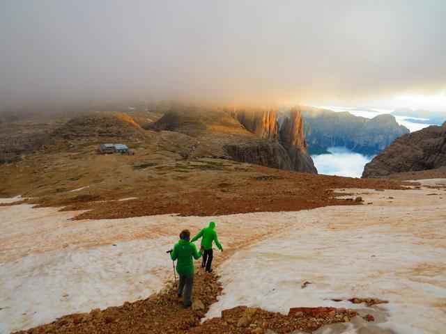 2 Frösche (Stefan und Mäusi) auf dem Weg zum Rifugio Boè