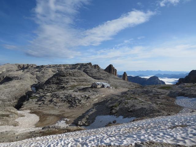 Blick zurück zum Rifugio Boè. Gastfreundlichkeit findet man auf dieser Hütte leider nicht