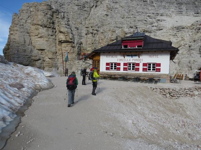 wir haben den Rifugio Forcella Pordoi 2848 m.ü.M. erreicht