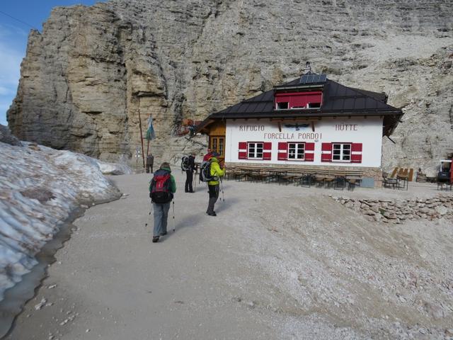 wir haben den Rifugio Forcella Pordoi 2848 m.ü.M. erreicht