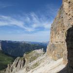 der Abstieg könnte man auch einfacher haben und mit der Luftseilbahn zum Pordoi Joch runterschweben