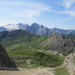 Blick auf den Pordoi Joch. Links die Marmolada